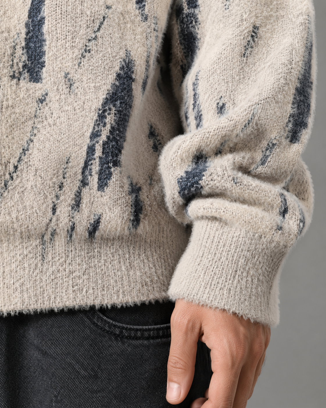 Men's Abstract Knit Sweater With Fuzzy Relaxed Fit